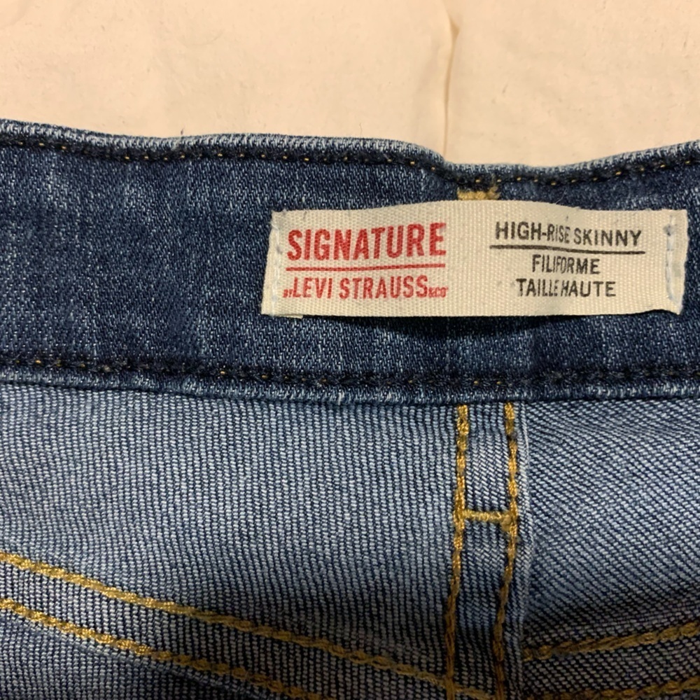 Levi’s Signature Women’s High Rise Skinny Blue Jeans Size 32/27